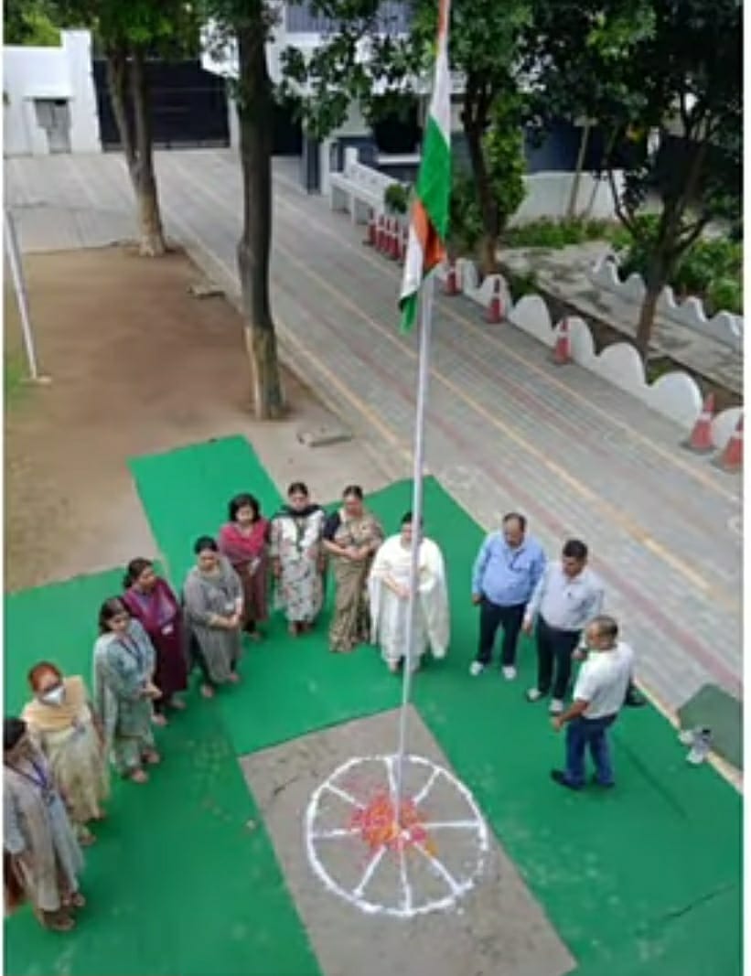 BVM USN SALUTES  THE TRICOLOR ON  76th  INDEPENDENCE DAY